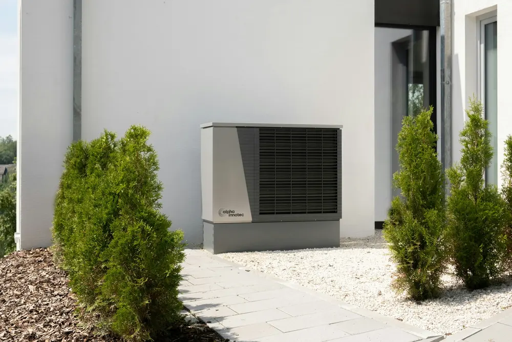 Wärmepumpe an einer Hauswand