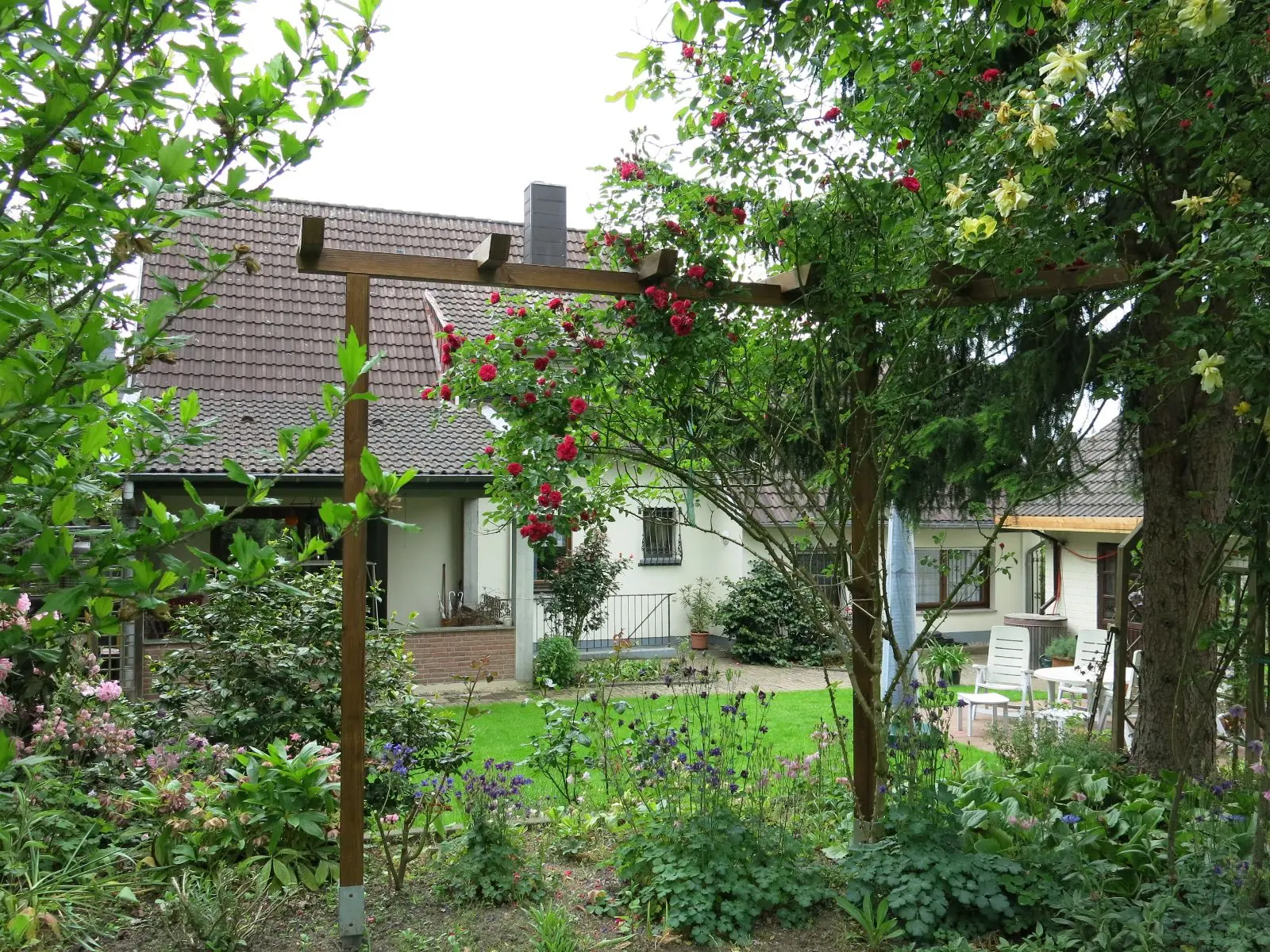 Freistehendes Haus mit Garten