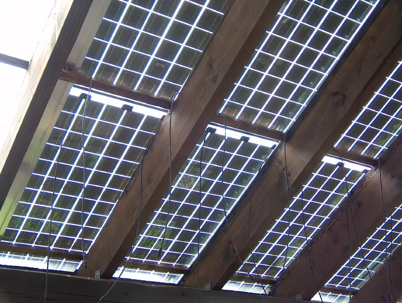 Glas-Glas-Module als Carportdach von unten